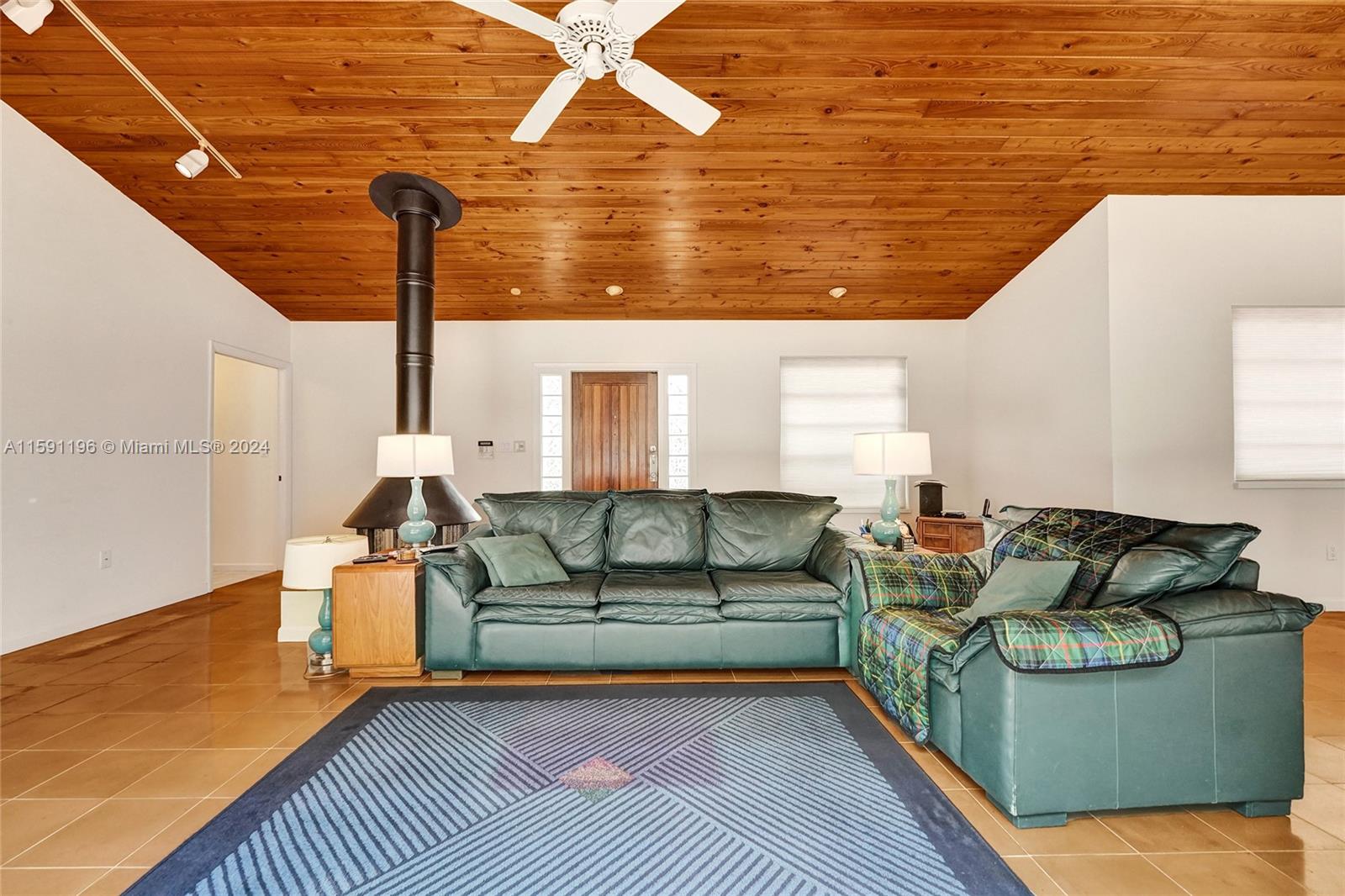 Listing Photo 8