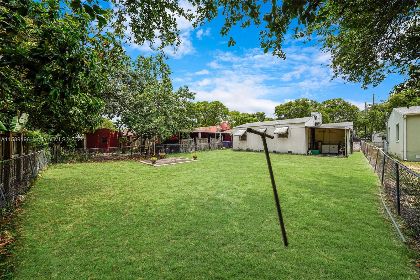 Listing Photo 12