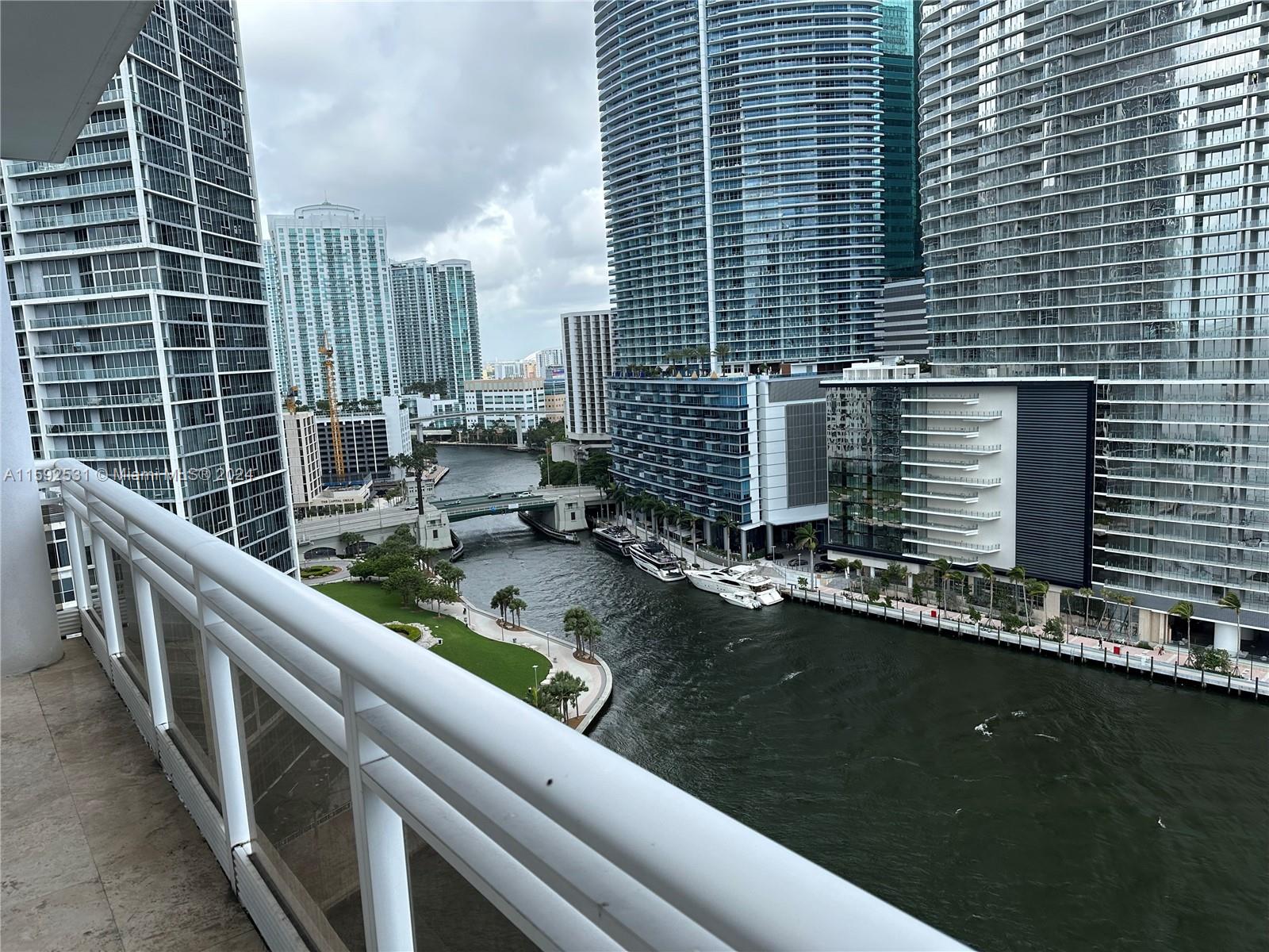 Brickell Key Miami is a very unique island community centrally located in Brickell. This elegant residence shows an
unobstructed water and Downtown Miami views. This unit futures marble floors, spacious kitchen with wood
cabinets and stainless still appliances, extensive terrace overlooking the bay and Miami skyline. Brickell Key is
located is just minutes away from the airport, Coral Gables, South Beach, and Coconut Grove just to name a few.
Walking distance to Brickell City Centre BCC and the remanded international restaurants. Inside of the island you
also have a few shops, restaurants and a walking path.