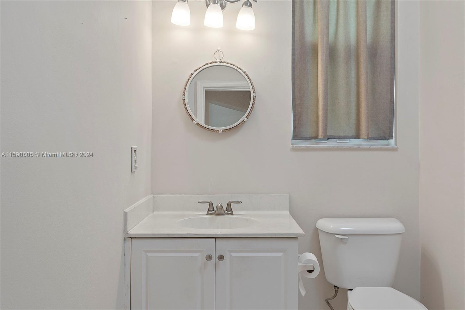 Listing Photo 12