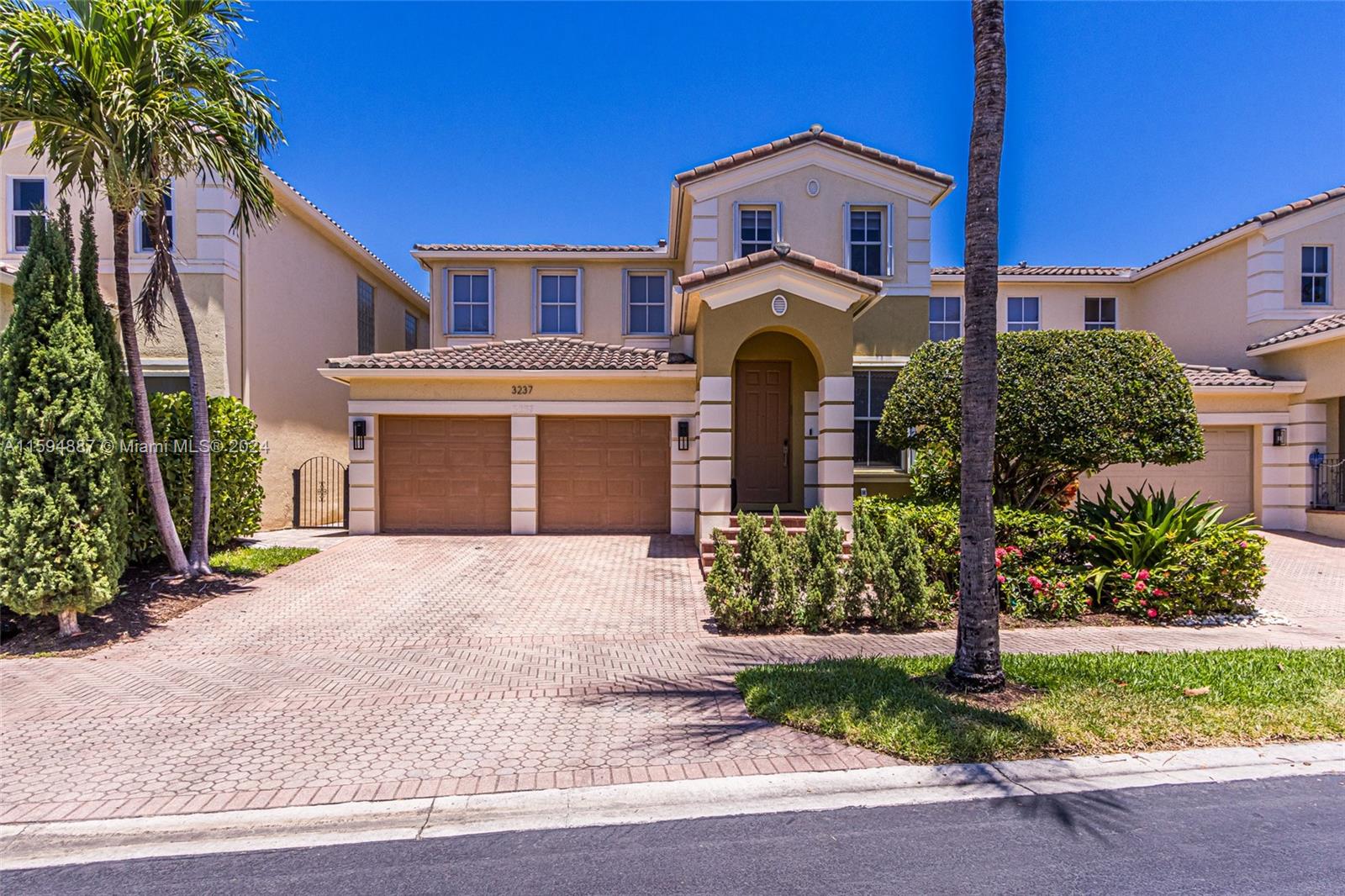 Aventura Lakes Homes