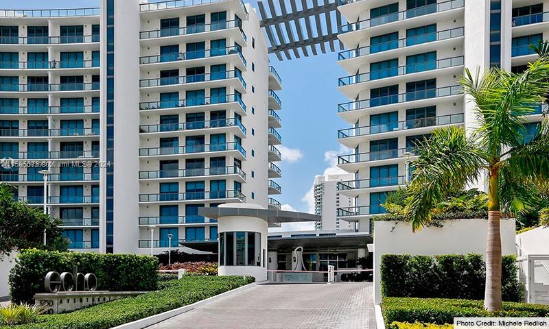 Breathtaking direct bay view facing South East in the heart of Aventura! Unit located on the lower penthouse.  All Italian cabinetry, Subzero, and high-end appliances.  Outdoor built-in summer kitchen on spacious balcony.  Huge living space! Resort style amenities.  Must see!