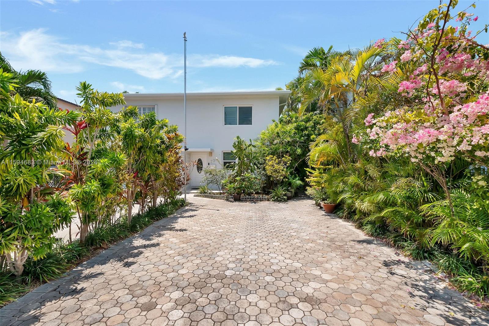 House for Sale in Miami Beach, FL