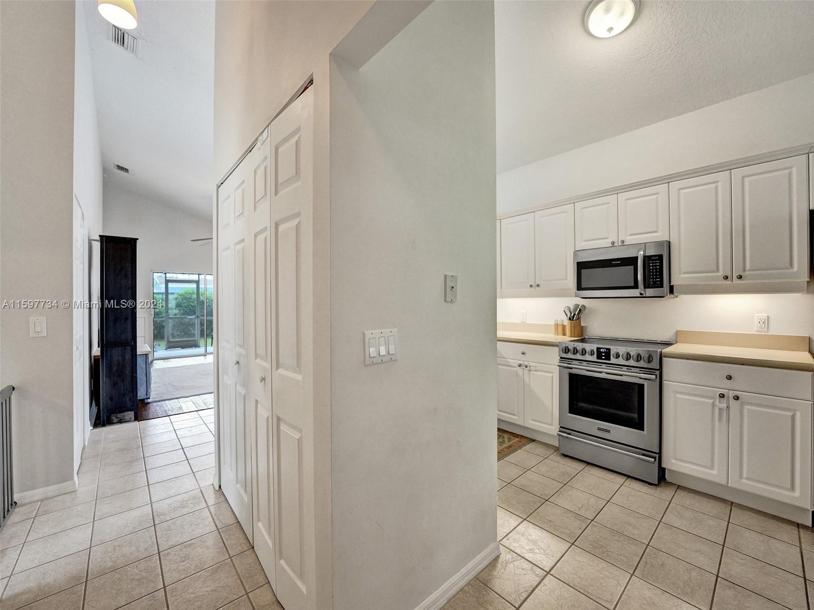 7976 SE Sugar Pines Way, Hobe Sound, Florida image 34