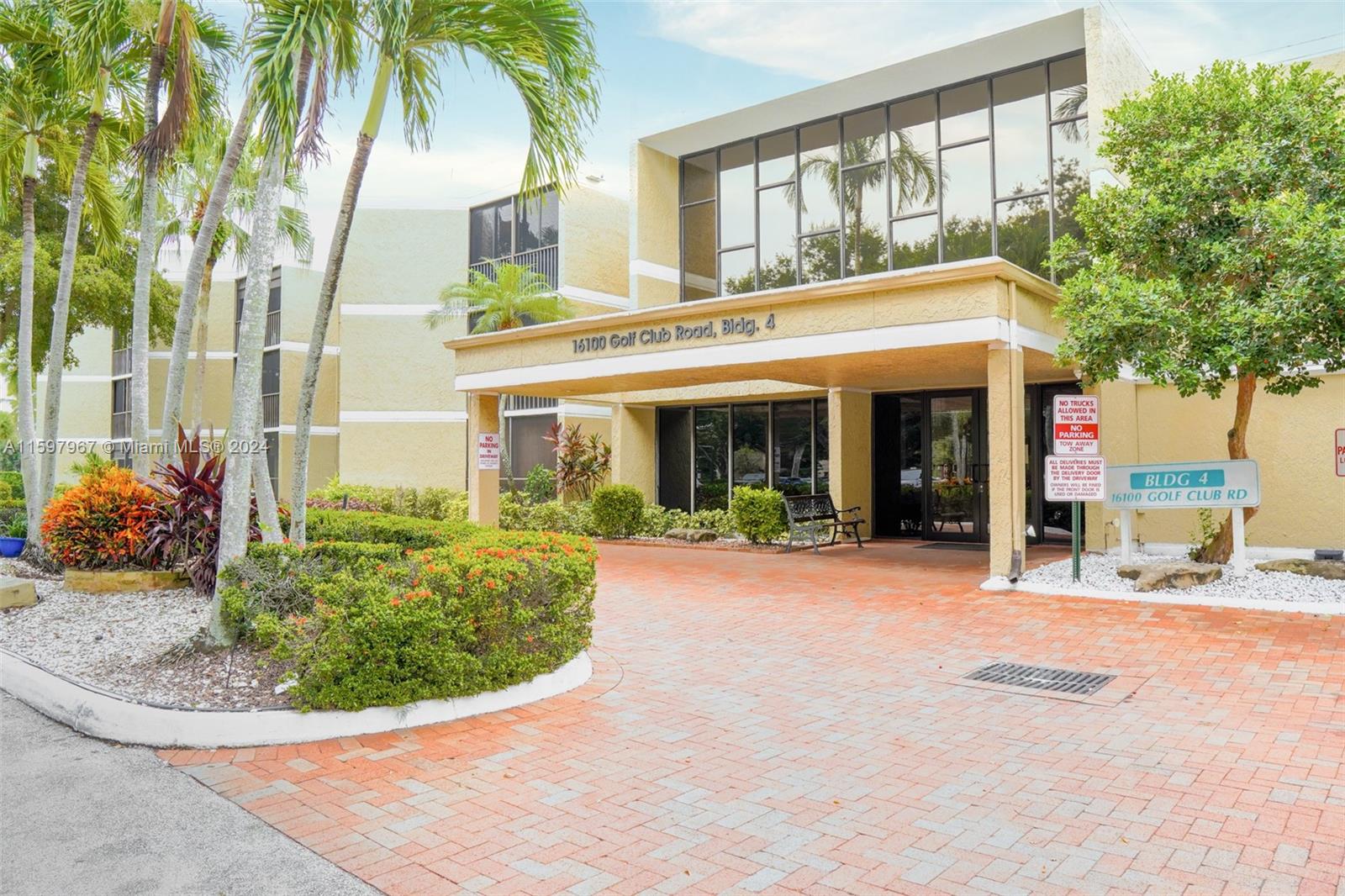 Amazing split unit apartment in the heart of Bonaventure in Weston.  Required membership to the Bonaventure Town Center  for an annual fee with seller willing to negotiate first year of such membership with potential buyer with access to gym, recreational center and other amenities.  
This apartment building features a secure entrance with a locked lobby, ensuring privacy and safety for all residents adding a layer of security and peace of mind.
Unit is close by from the best schools in the county and is in one of the best livable cities in the state of Florida.  Easy access the I-75 and 595 Expressway.   Association fee of $696/month includes several utilities and reserves.  Any other details can be addressed at showing.  Perfect condition to move in.  Do not miss this opportunity!
