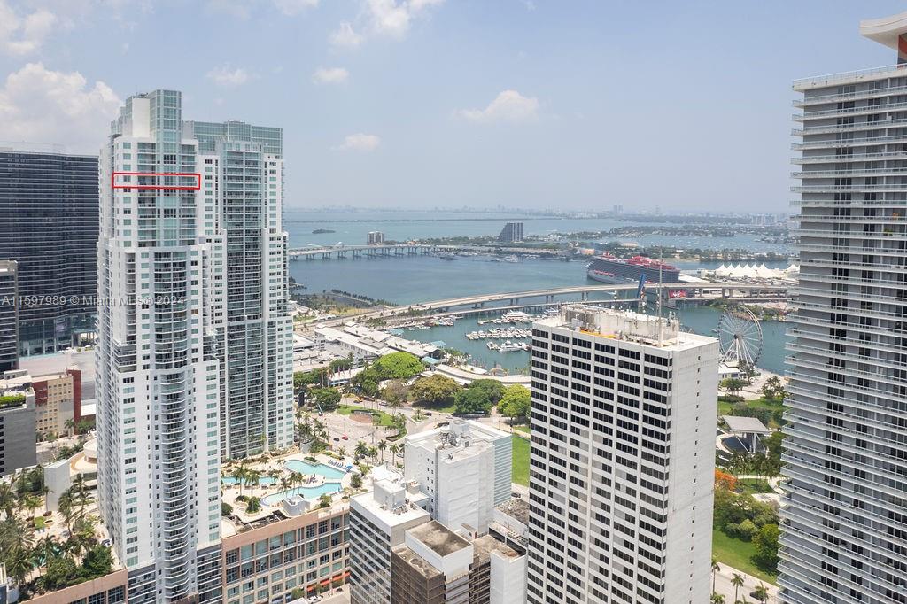 3B/3B corner residence in the sky w/ floor-to-ceiling windows, and 2 balconies, offering stunning 270 degree views of the sunrise over the water (E), the Miami skyline (S) & the city sunsets (W). Smart split floor-plan including a primary suite w/ a spa-like bathroom & walk-in closet. Light & airy. Porcelain flooring. Exclusive amenities: 4 pools, gym w/daily classes, spa & 24-hr security & concierge. Includes two parking spaces, a private storage unit & more! 

Perfectly situated in the city's hottest neighborhood, enjoy a short walk to Bayfront Park or to Miami World Center to enjoy endless dining, shopping & entertainment options.