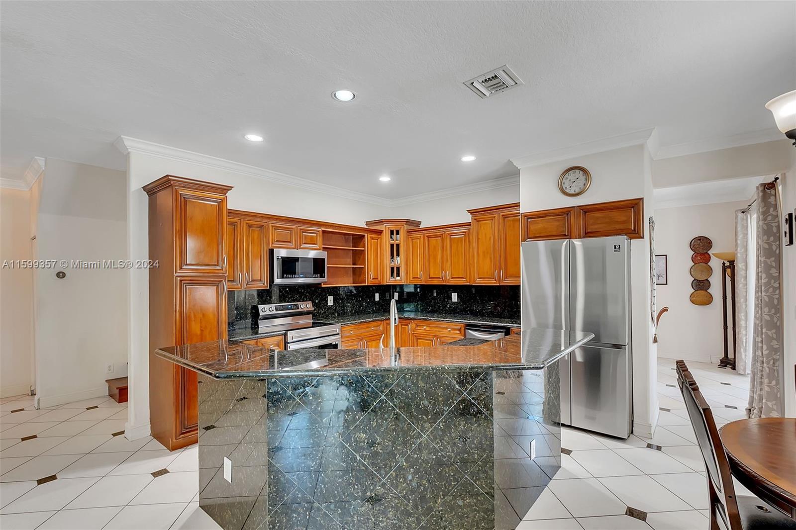 Listing Photo 11