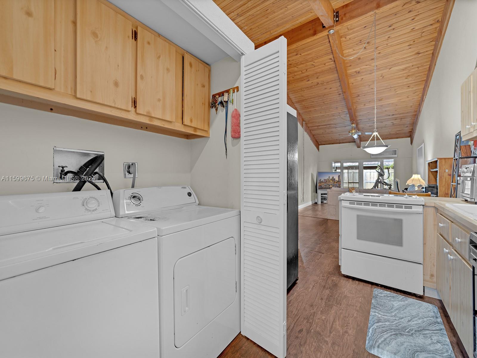 Listing Photo 11