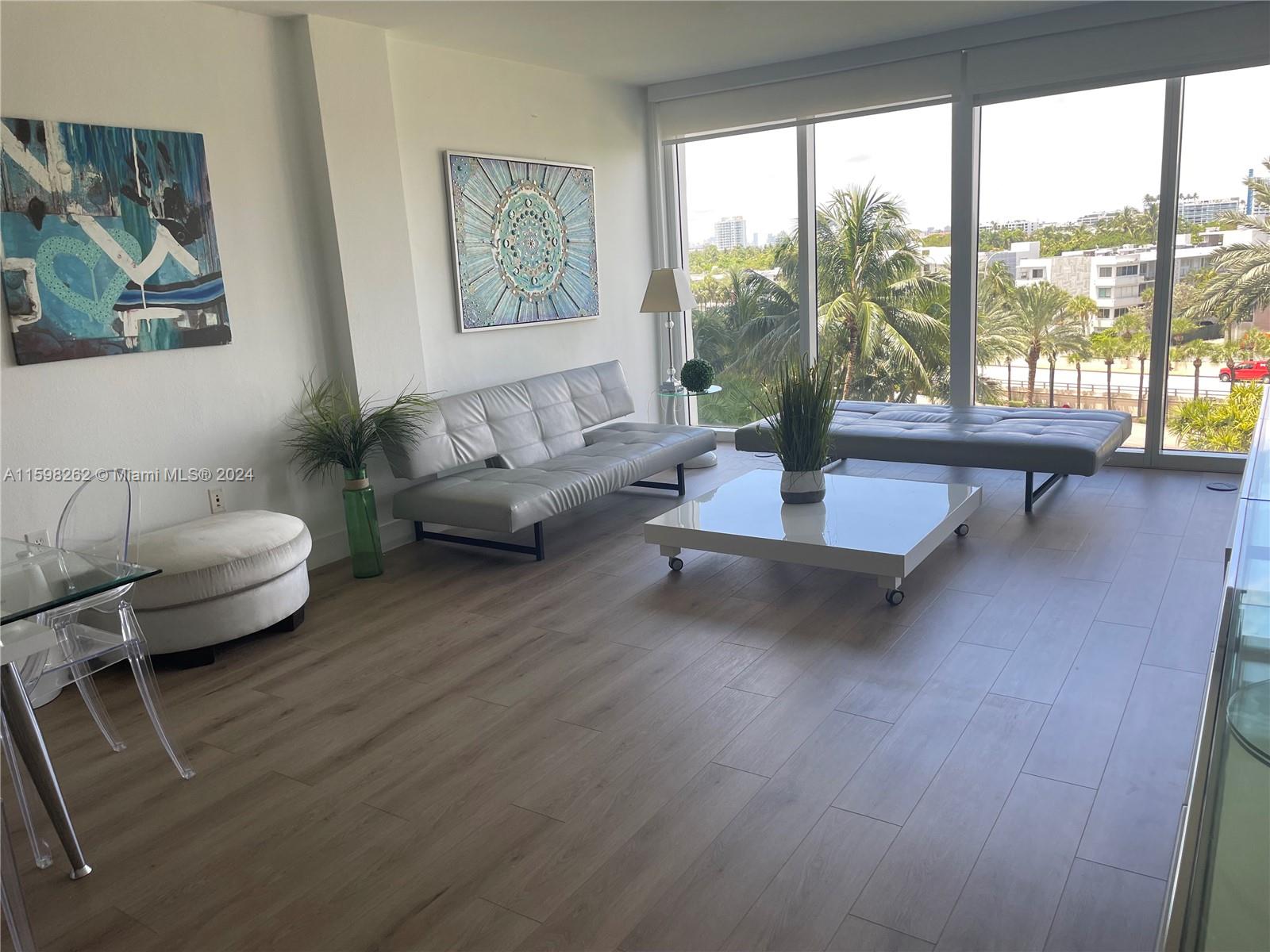 Amazing one bedroom unit in the best condo of Bal Harbour, fast internet and cable included.Washer and dryer inside unit .Best amenities, gym, market, restaurant, theater , covered parking space, beach service ( 2 pool lounges and one umbrella per unit) don't miss it