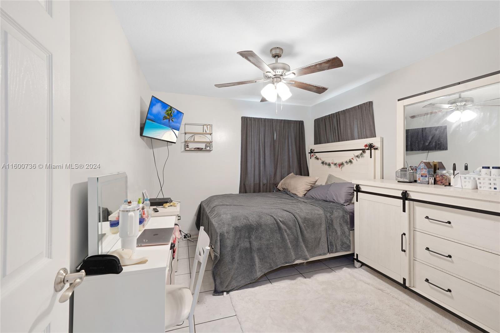 Listing Photo 12