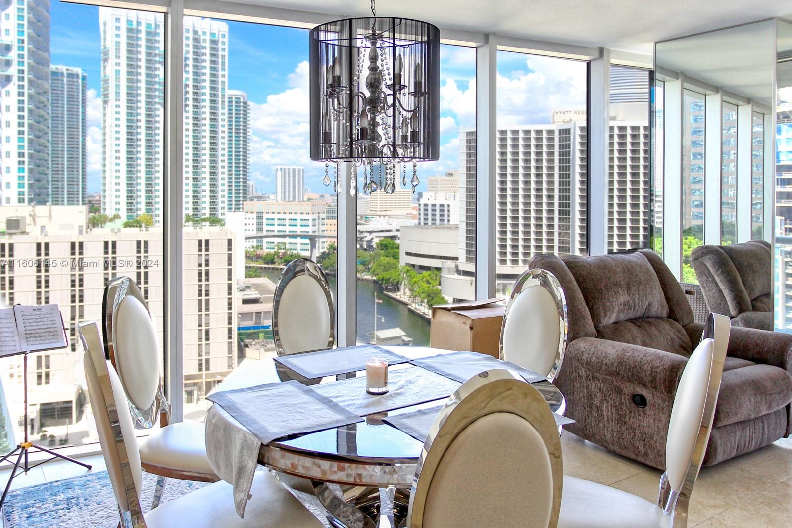 Great CORNER UNIT (the most desirable unit)! LOCATION, LOCATION, WITH AN AMAZING VIEW!!! In the heart of Brickell. Kitchen is equipped with high-end appliances. This is for those who want the convenience of having everything around! Walking distance to Whole Foods, Brickell City Center, restaurants, etc... The amenities include an amazing spa, pool, fitness center, juice bar, spinning, yoga room, theater, billiard, social room, and the BEST: One floor above the amenities, you don't even need to wait for elevator! What are you waiting for? This place is perfect for you!!!