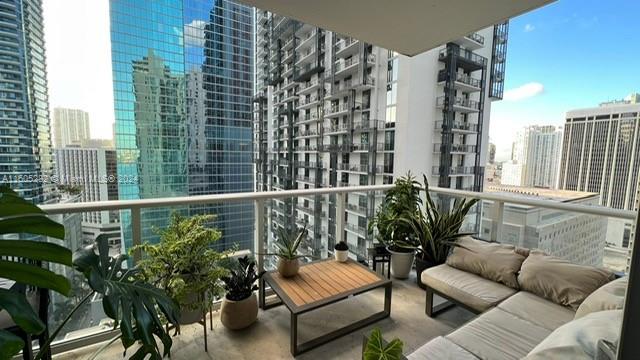 Amazing Miami city lights downtown and partial bay water views from this 1 bedroom and 1.5 baths corner unit.  Modern kitchen with stainless steel appliances, granite countertops and dishwasher.  One assigned parking space. Near all: Wholefoods markets, Metro Mover, Bayfront Park, 17-screen Silver spot Cinema, Novikov, Epic, Joe & the Juice and more. In the heart of Downtown,/Brickell.  Building has concierge, valet and security.  Rent includes water and basic cable. Pets are ok if less than 20lb. Tenant occupied until July 31st.  Pool is closed for fantastic renovations. Luxurious urban living at its best!