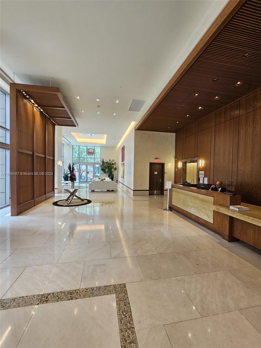 Spacious Corner unit in excellent shape in abuilding with all amenities, security 24 Hrs. Walking distance to Brickell City Centre. Unit is rented until 8/31/2024  Easy to show