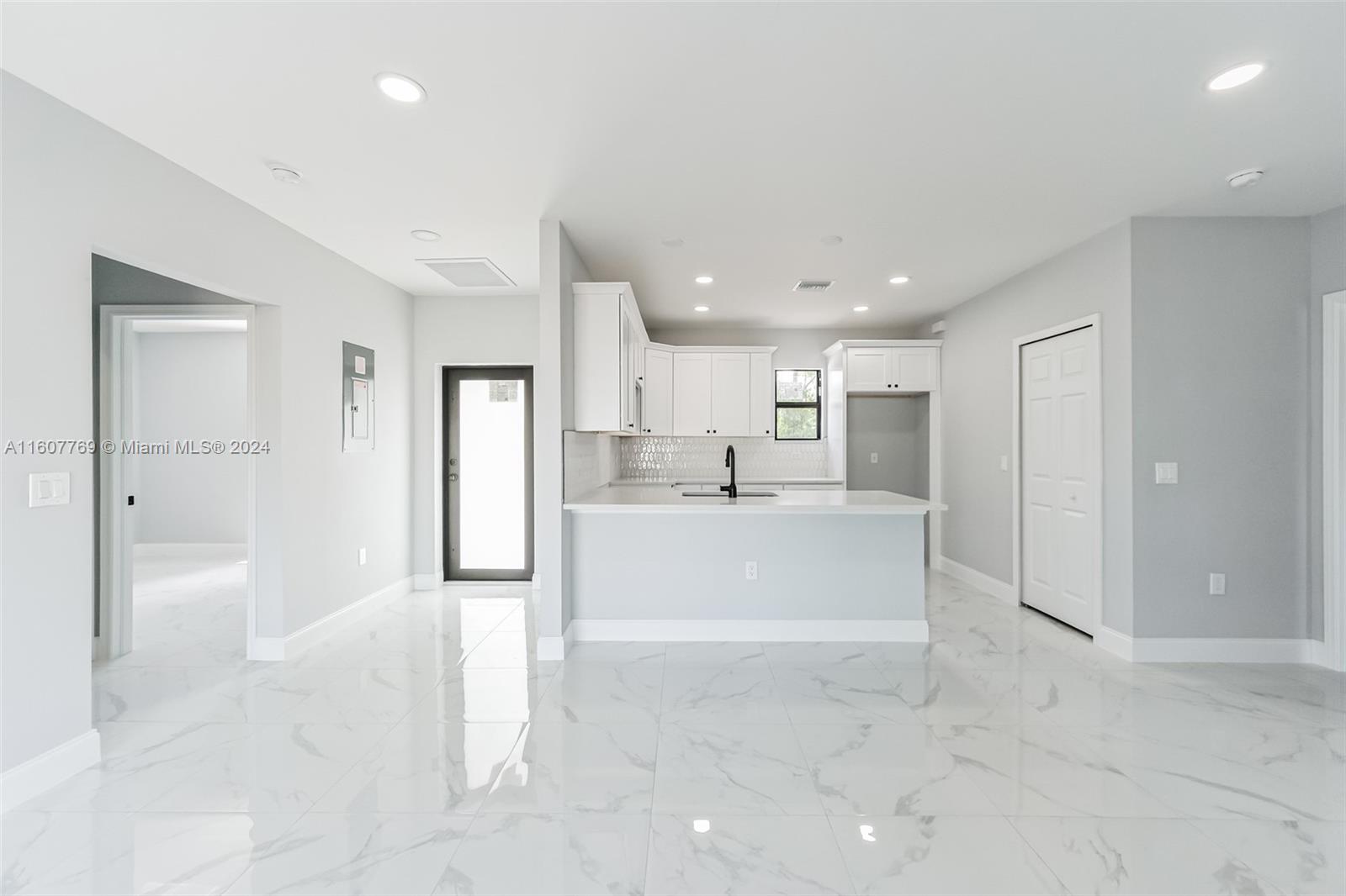 Listing Photo 11
