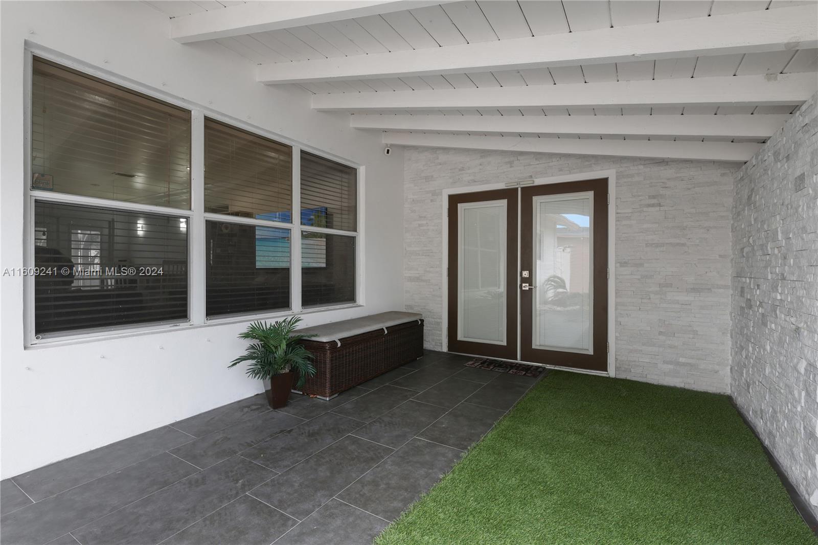 Listing Photo 10