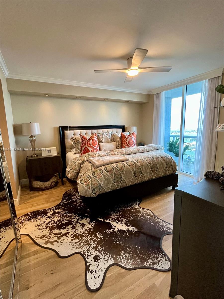 BEAUTIFULLY FURNISHED 2 BEDROOM, 2 BATHROOM SPLIT PLAN FACING BISCAYNE BAY. MARBLE/WOOD FLOORING THROUGH OUT. NEW CUSTOM DOORS AND FRESH PAINT. WASHER/DRYER IN UNIT. FULL SERVICE BUILDING WITH AMAZING AMENITIES. DOWNTOWN LIVING AT ITS FINEST!!