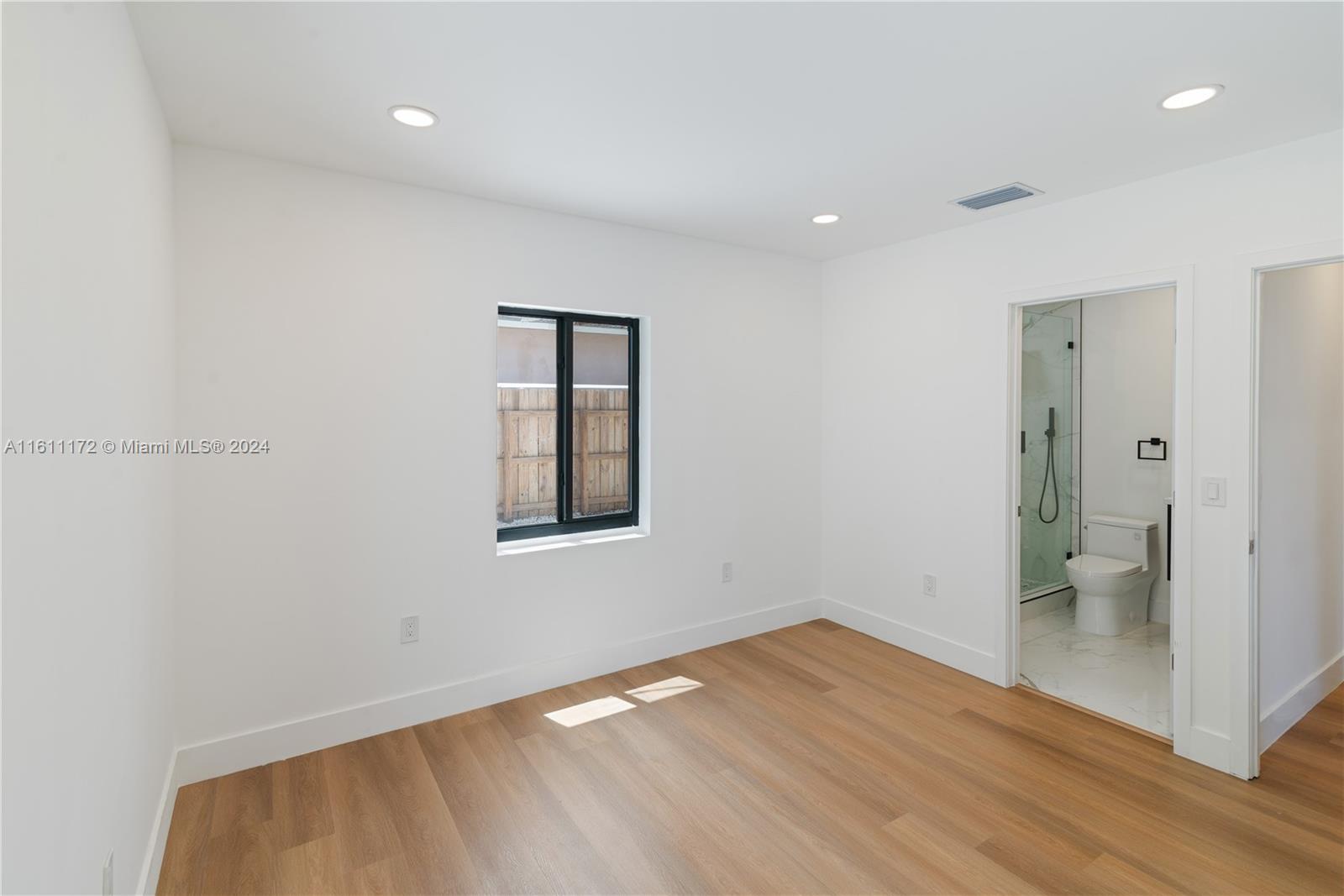 Listing Photo 14
