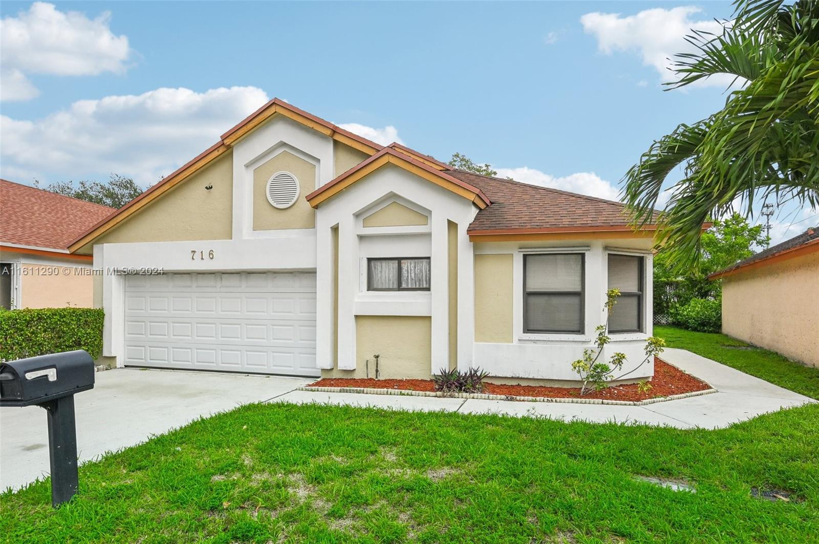 716 Holly St, North Lauderdale, Florida image 3