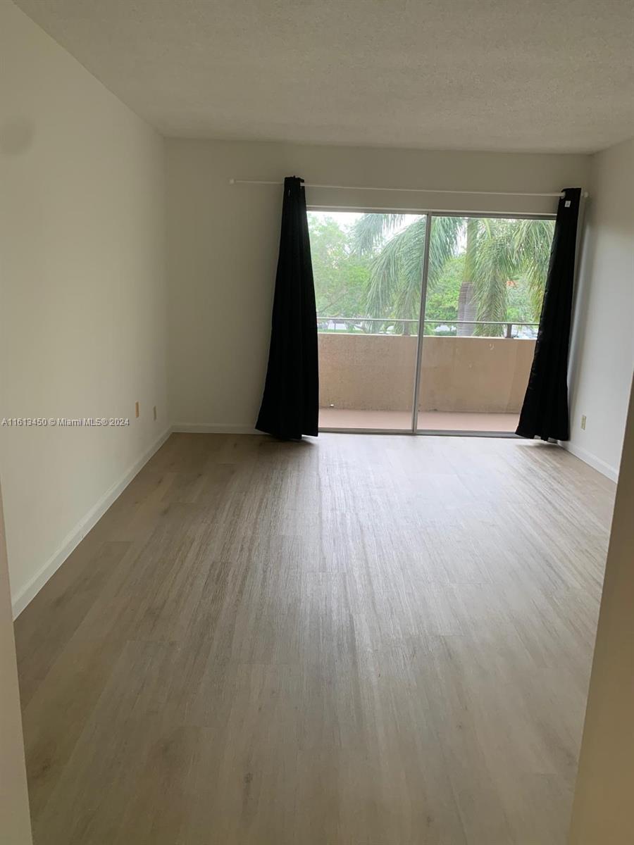 Updated apartment in a centrally located area of Kings Creek, next to Palmetto Hway, Dadeland and hospitals. Is a great investment opportunity as unit is rented until June 2025. new flooring, updated bathroom and kitchen. Kings Creek is a very nice neighborhood with a club house, pool, tennis court.