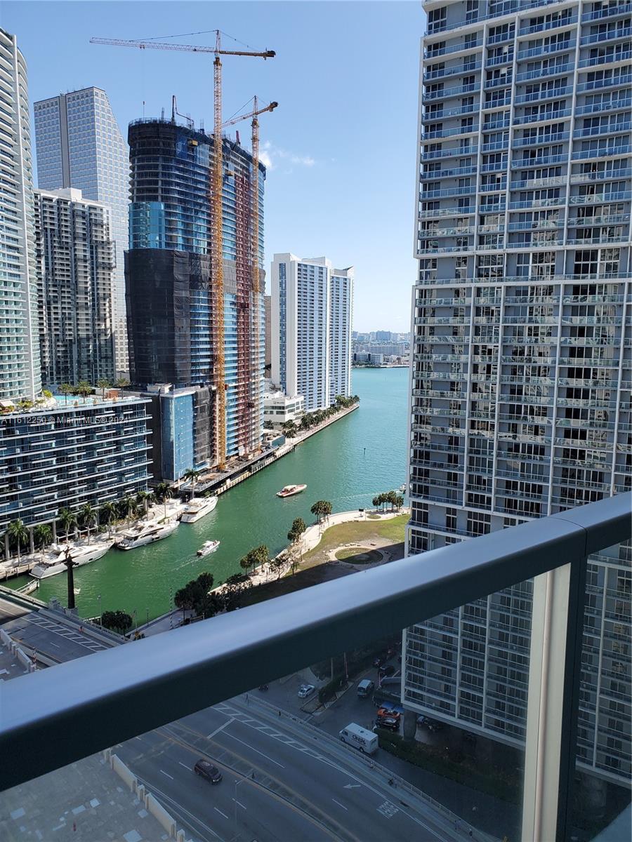 Beautiful 2 bed / 2 bath in Brickell Financial District in a luxury high rise condominium. Walking distance to Brickell City Centre, restaurants, shops, and more. Amazing views to Biscayne Bay, Miami River, Downtown and beyond. Luxury amenities with 2 pools, full spa, gym, business center, party room. The building offers concierge service, 24/7. Live a walkable lifestyle in Miami.