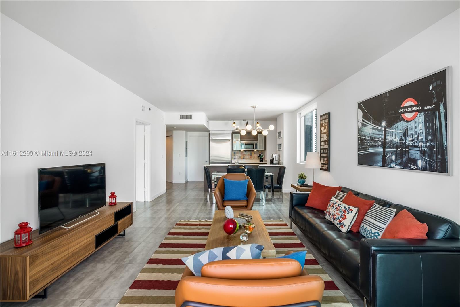 "Stunning 2-bed, 2-bath furnished apartment in the heart of Brickell! Enjoy modern luxury living at 500 Brickell
with top-notch amenities and breathtaking views. Don't miss this opportunity!"