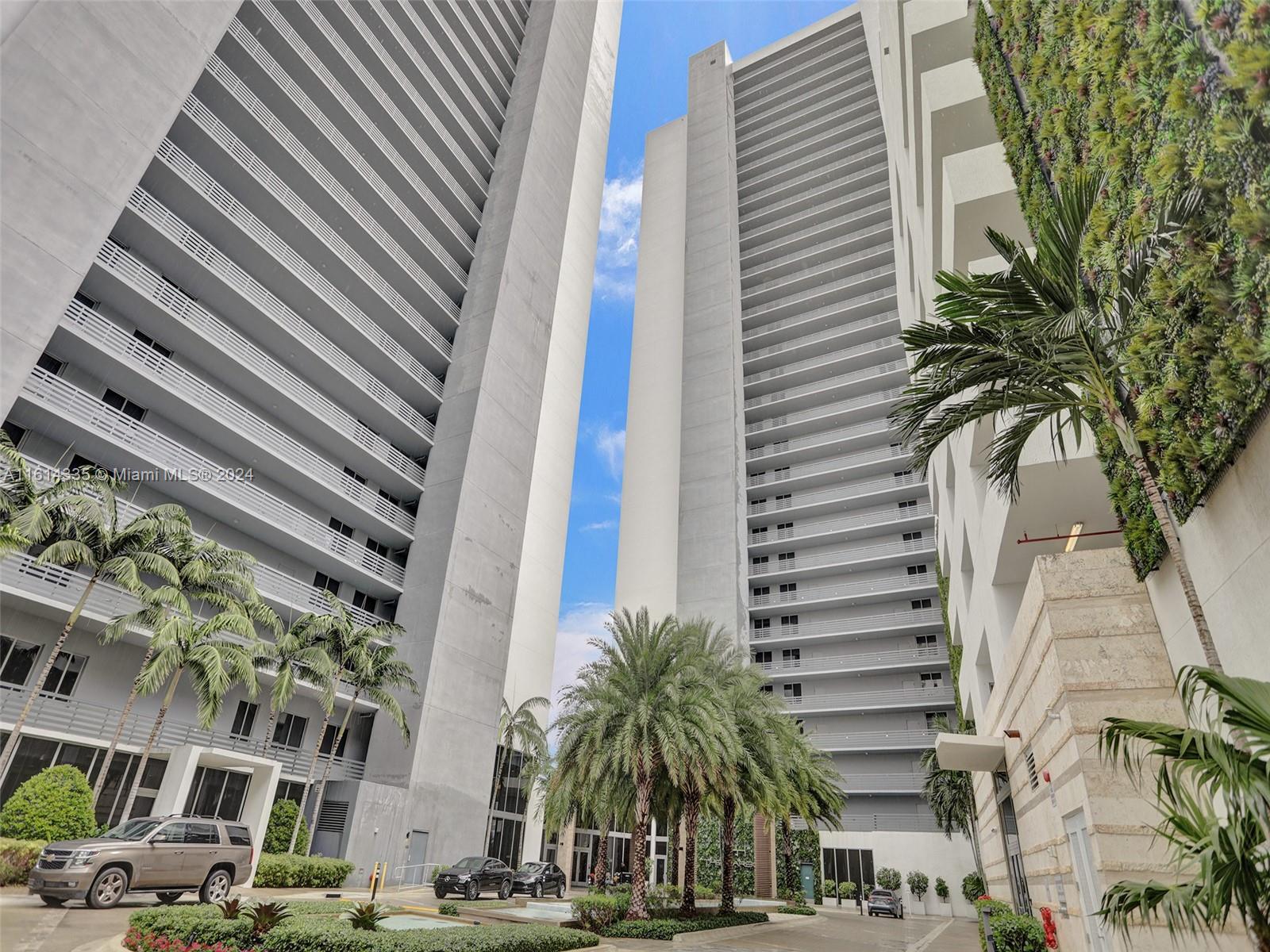 Apartamento à Venda in North Miami Beach, FL