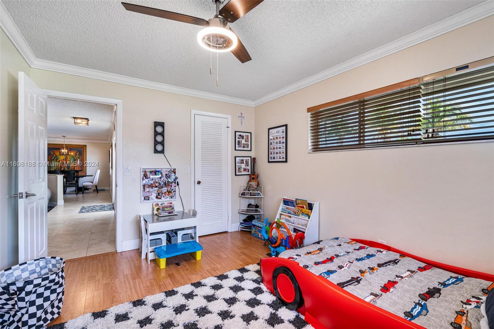 Listing Photo 12