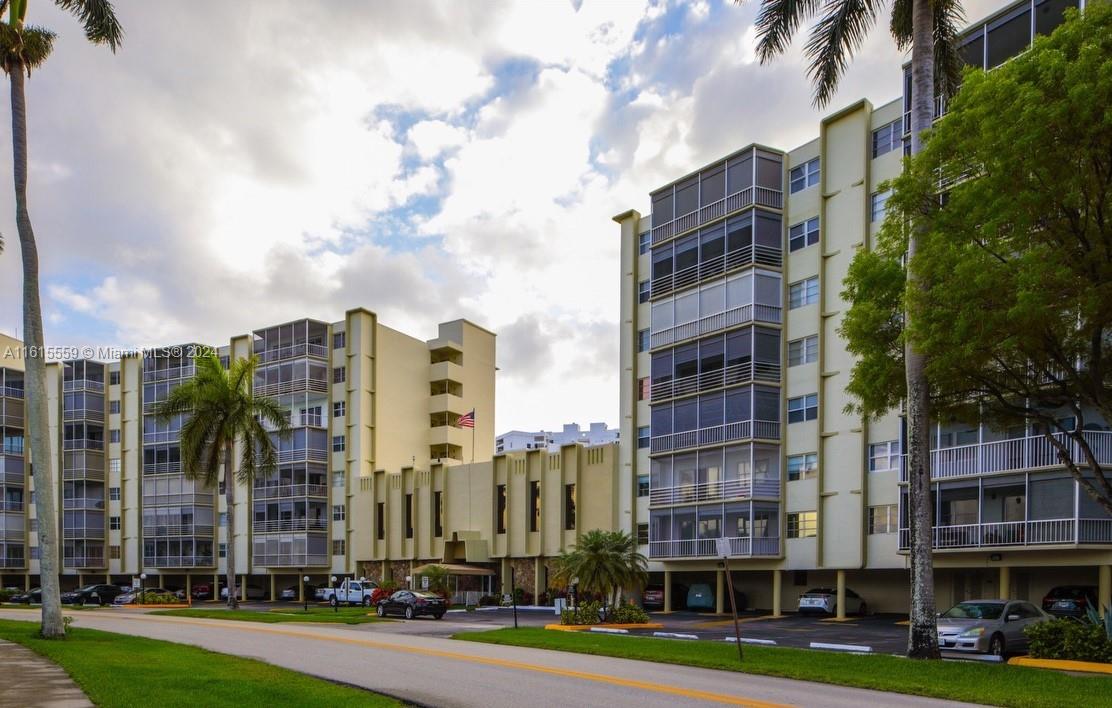 Residential, Hallandale Beach, Florida image 2