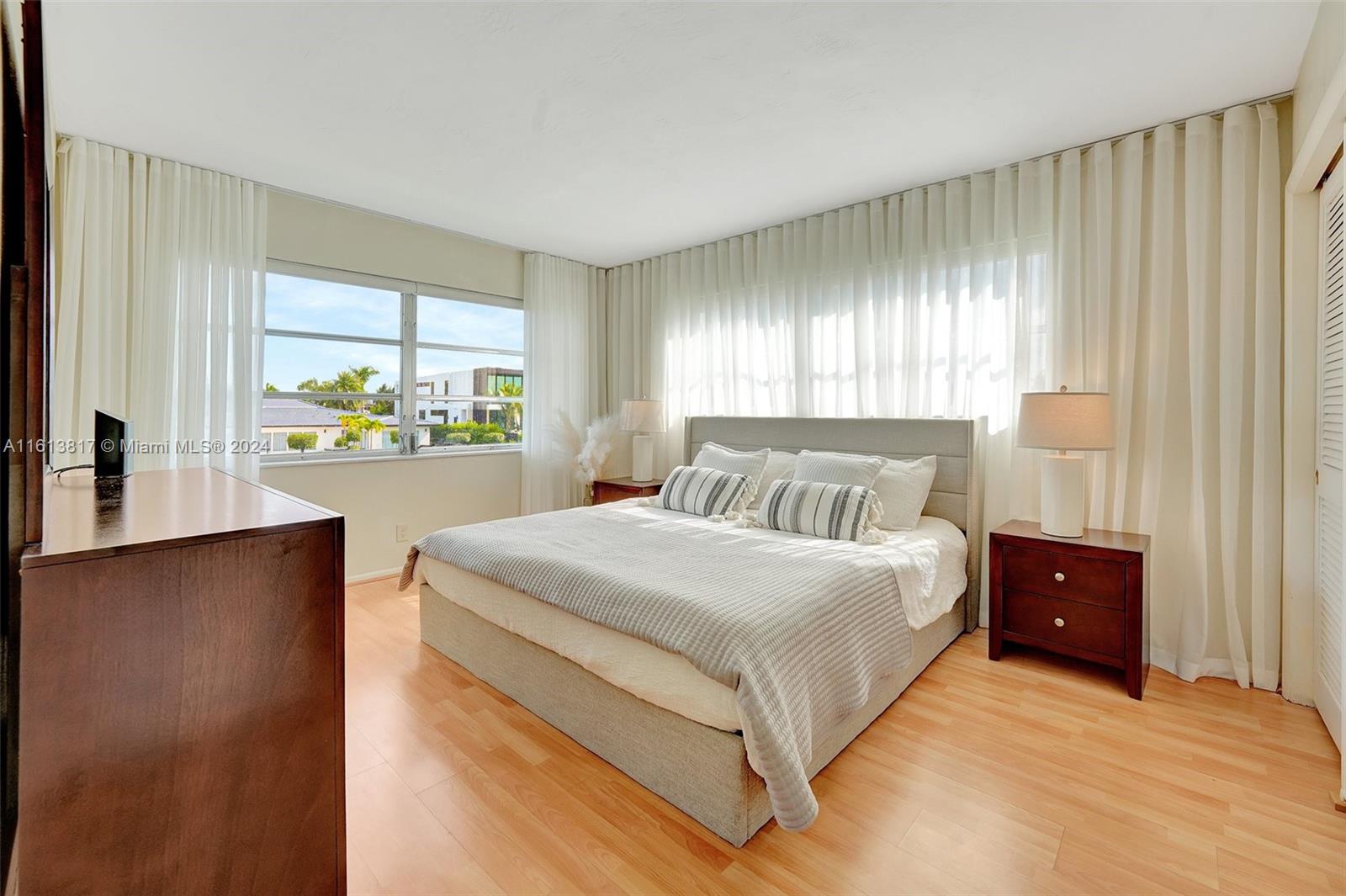 465 Paradise Isle Blvd #210, Hallandale Beach, Florida image 11