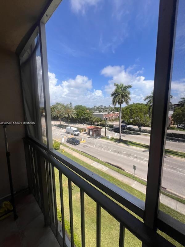 2001 Atlantic Shores Blvd #404, Hallandale Beach, Florida image 9