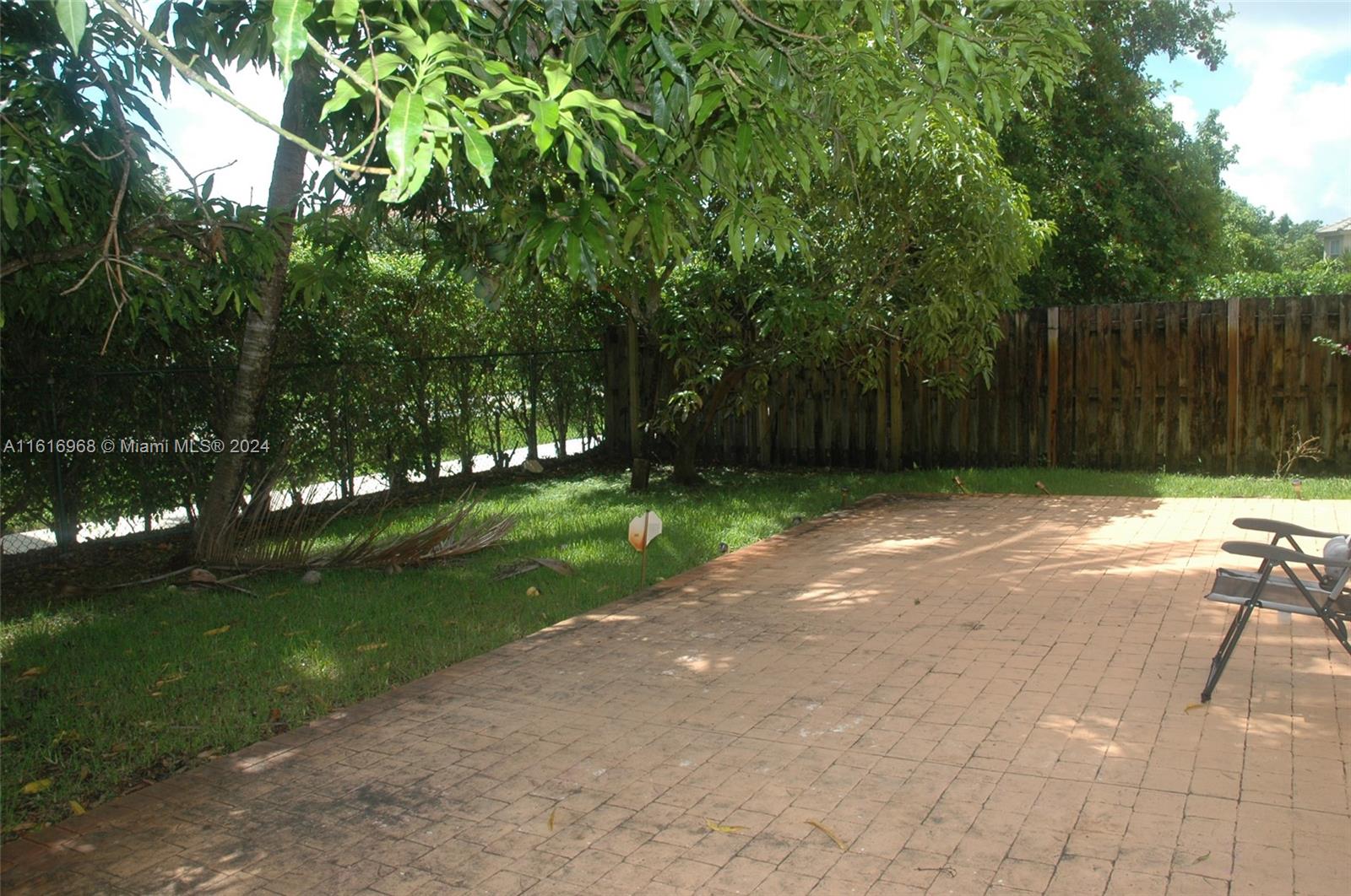 Listing Photo 11