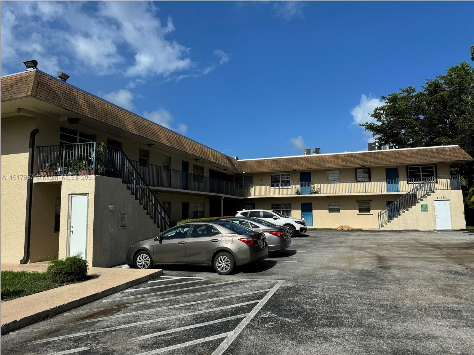 This is a wonderful, small, private community tusked away out of sight. Located in an excellent school district and very close to major public transportation options. This community offers a quite, peaceful place that is perfect for a family or someone looking for a quiet little nook hidden in the city of Miami.
