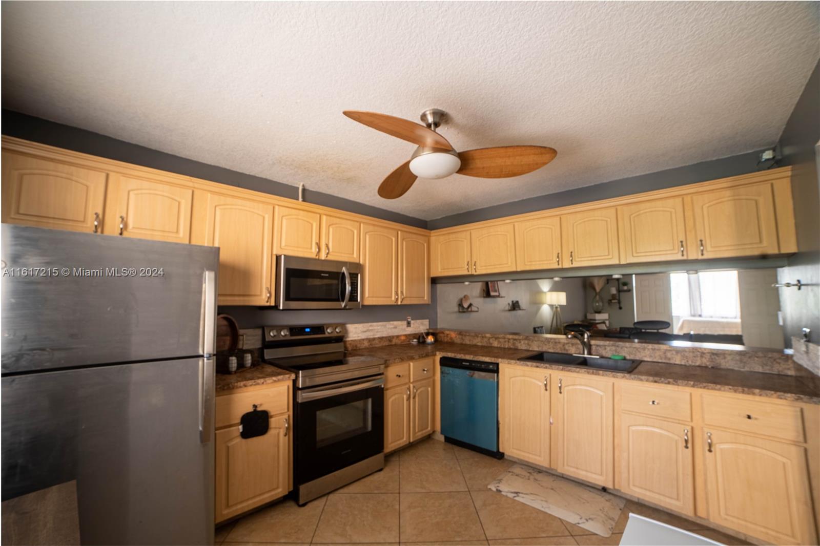 8040 Hampton Blvd #305, North Lauderdale, Florida image 11