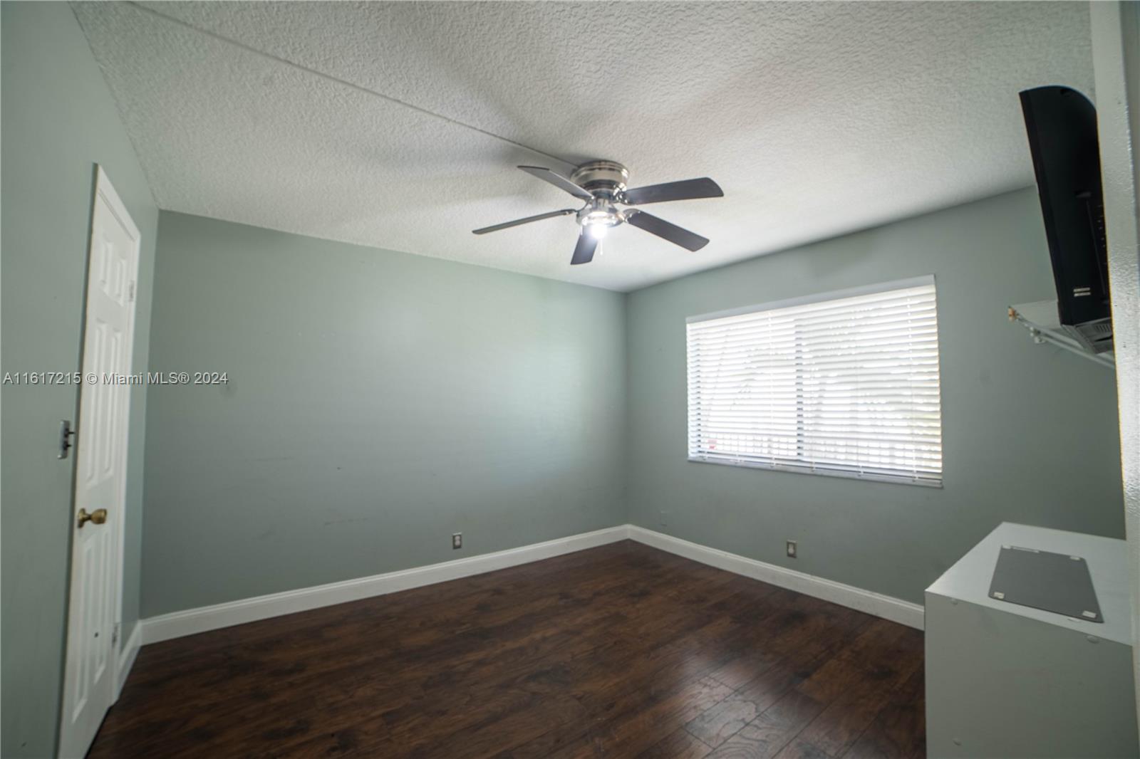 8040 Hampton Blvd #305, North Lauderdale, Florida image 22