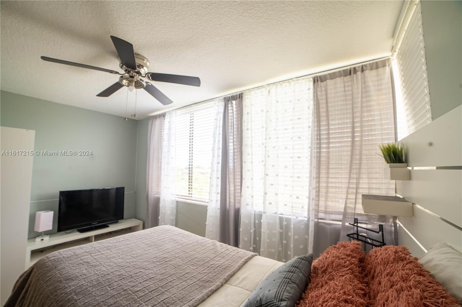 8040 Hampton Blvd #305, North Lauderdale, Florida image 27