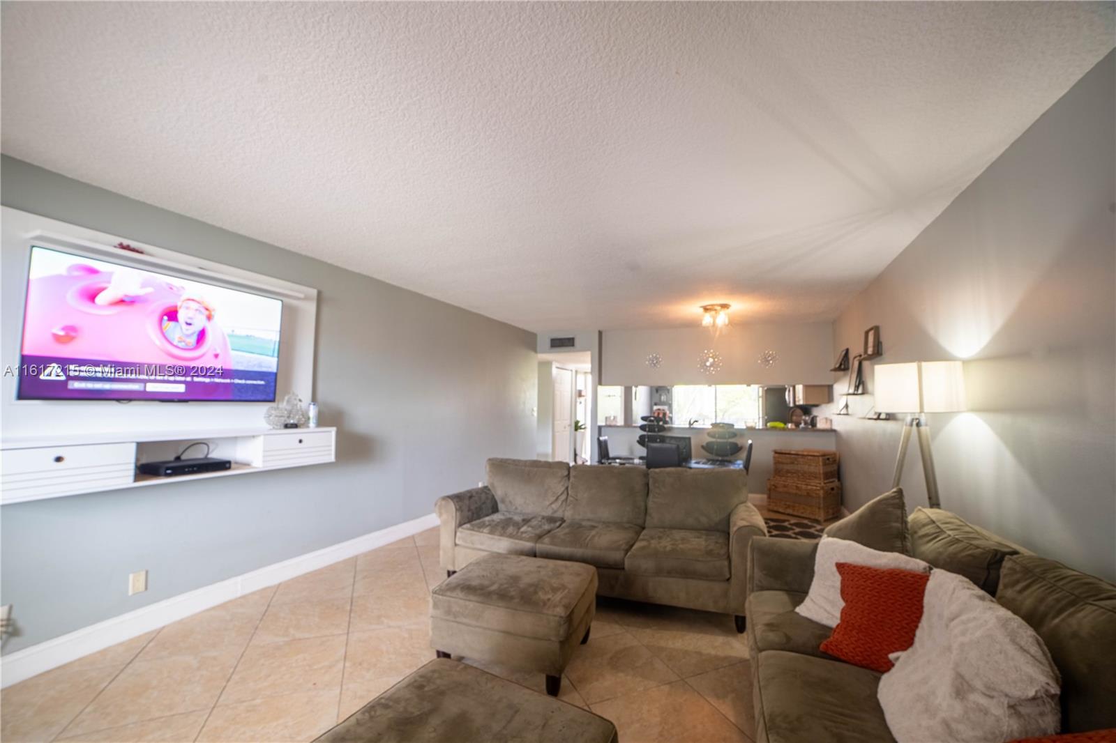 8040 Hampton Blvd #305, North Lauderdale, Florida image 7