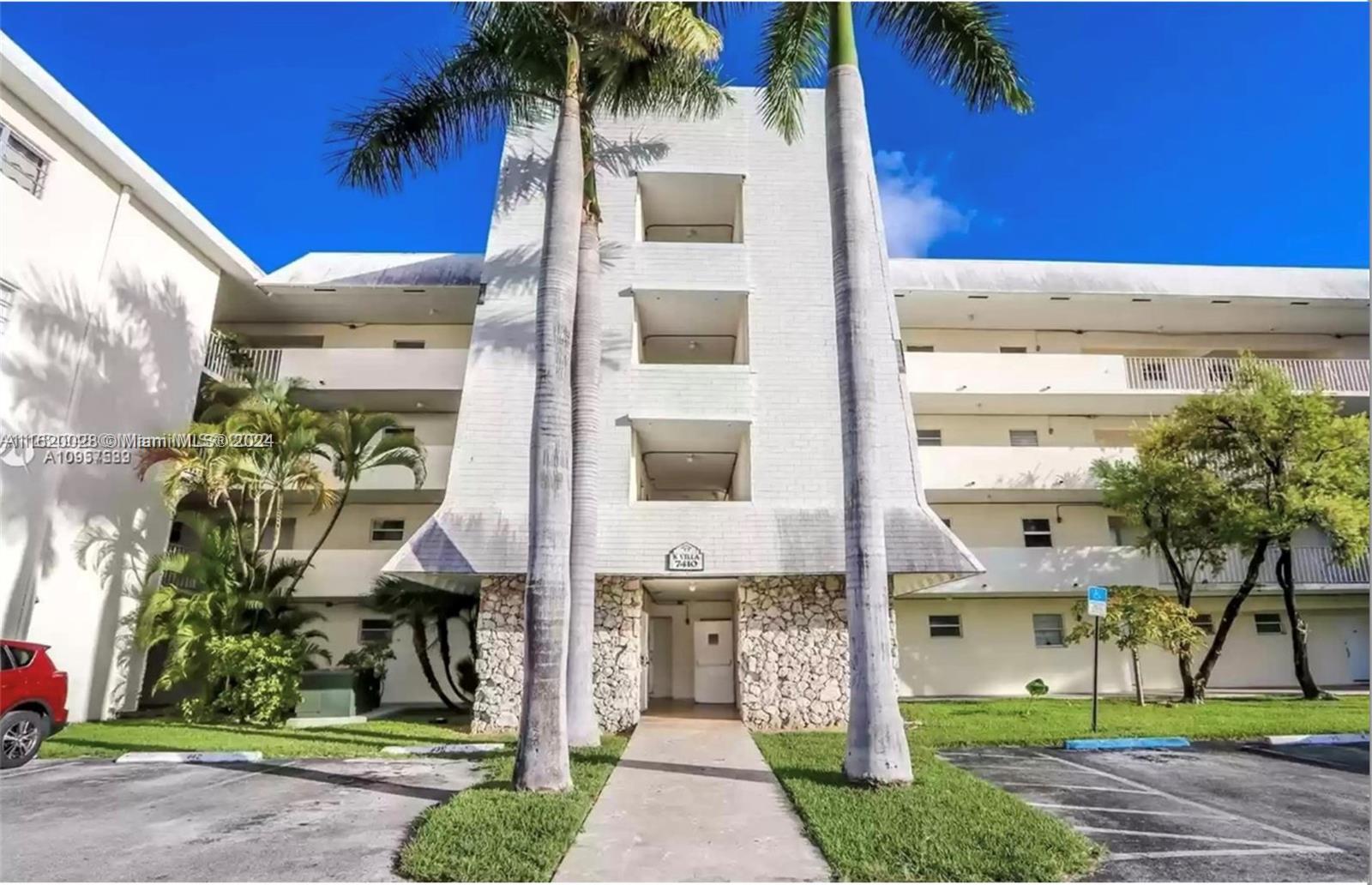 Beautiful 1 Bedroom 1 bath Condo in the heart of Dadeland. Walking distance to the Metro Rail, Dadeland Mall, Restaurants and much more. Easy access to Palmetto to 826. Great Investment opportunity ! Property is currently occupied by a tenant of 7 years.
Currently rent is month to month @ $1700  with no desire to leave