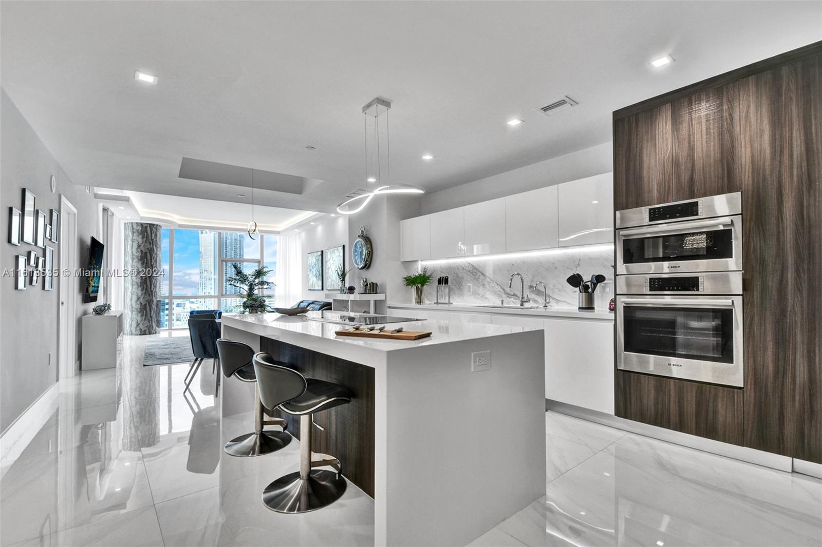 Condo for Sale in Miami, FL