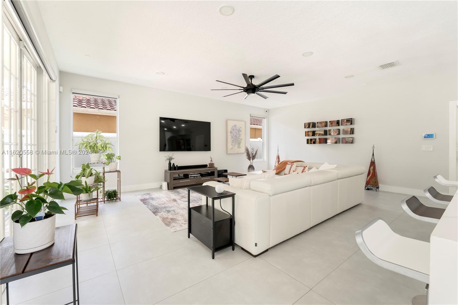 Listing Photo 11
