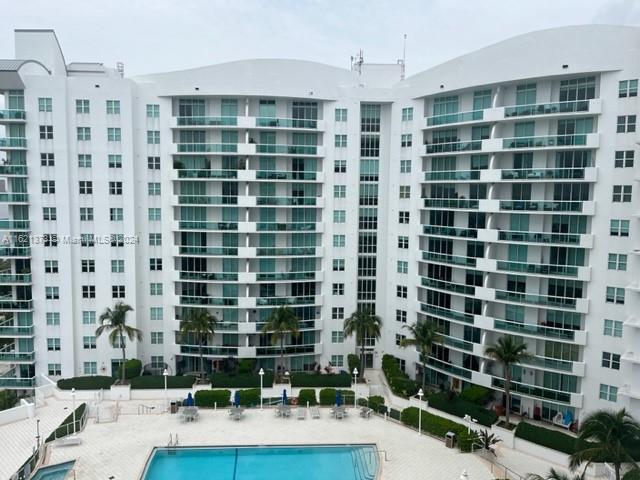 LUXURY WATERFRONT UNIT WITH DIRECT INTERCOASTAL & DOWNTOWN SKYLINE VIEWS. Spacious 2BD/2BA. With stainless steel appliances, granite countertops in the kitchen, floor to ceiling windows and doors. Master bedroom has both shower and jacuzzi, huge balcony and enjoy the view. Washer & dryer in the unit. Building amenities include: PRIVATE MARINA, GYM, TWO POOLS, HOT TUB,  CLUB HOUSE AND 24 SECURITY. Great location close to Miami Beach and Downtown Miami, Design District and Restaurants.