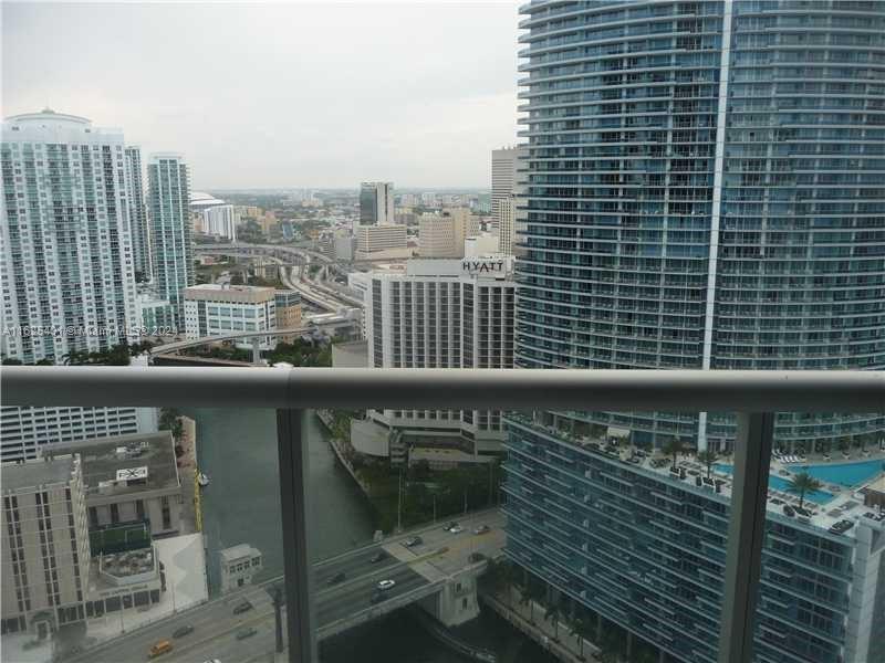 Icon Brickell Tower I Large 1 Bedroom , 1 Bath unit. Floor to ceiling windows, One assigned parking space included Beautiful skyline and river views !!!! 5 star luxury building!!! Washer & Dryer !. Concierge, spa, gym, pool, recreation room and more!!! TXT me