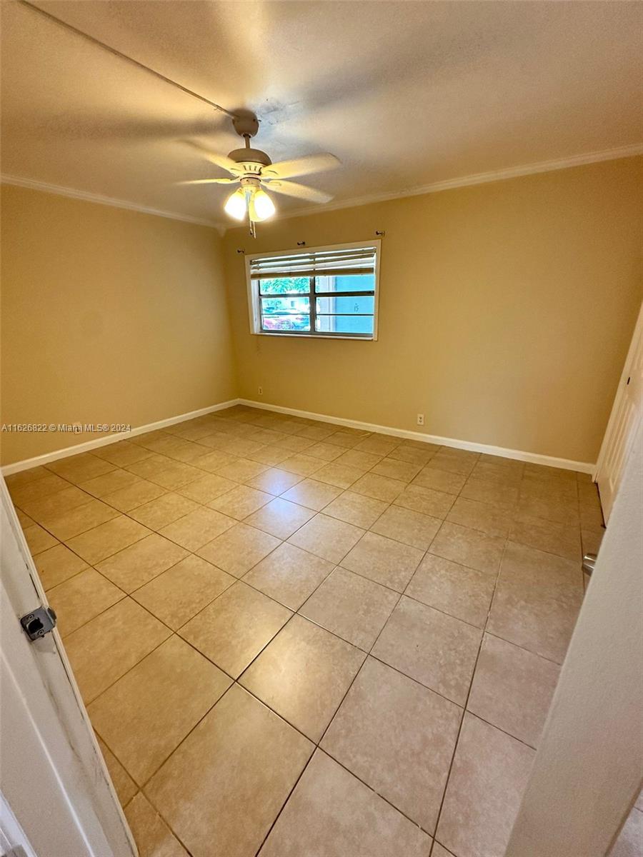 290 NE 40th St #14, Oakland Park, Florida image 9