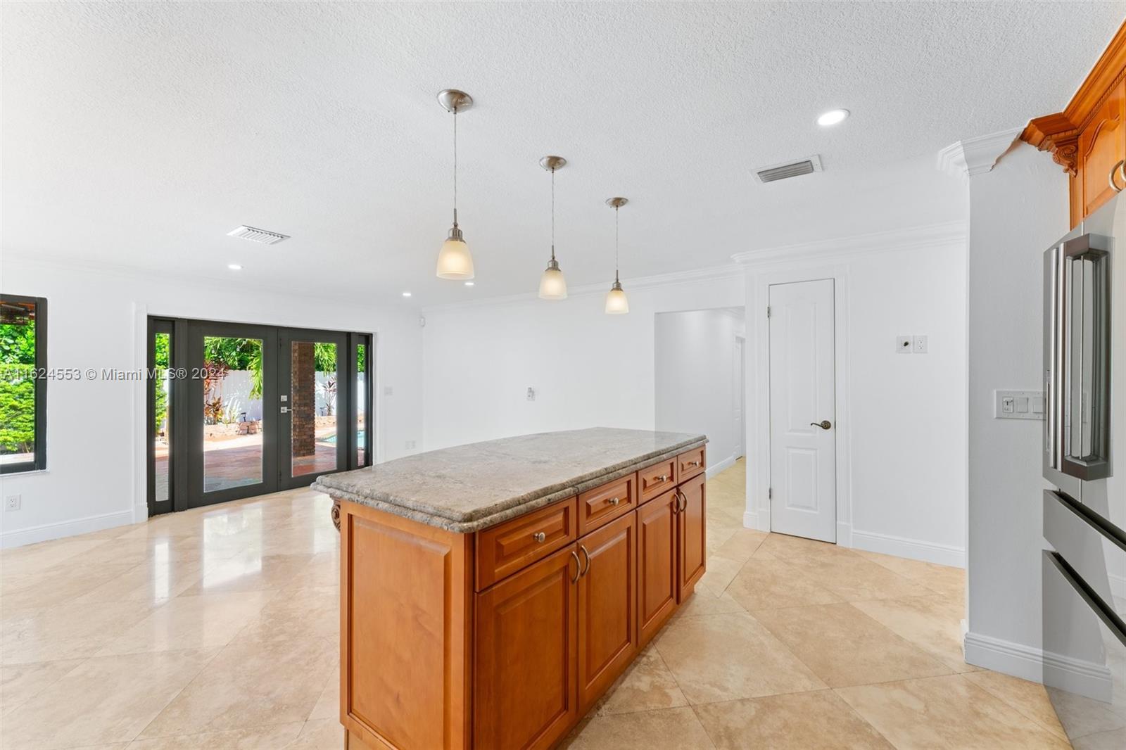 Listing Photo 11