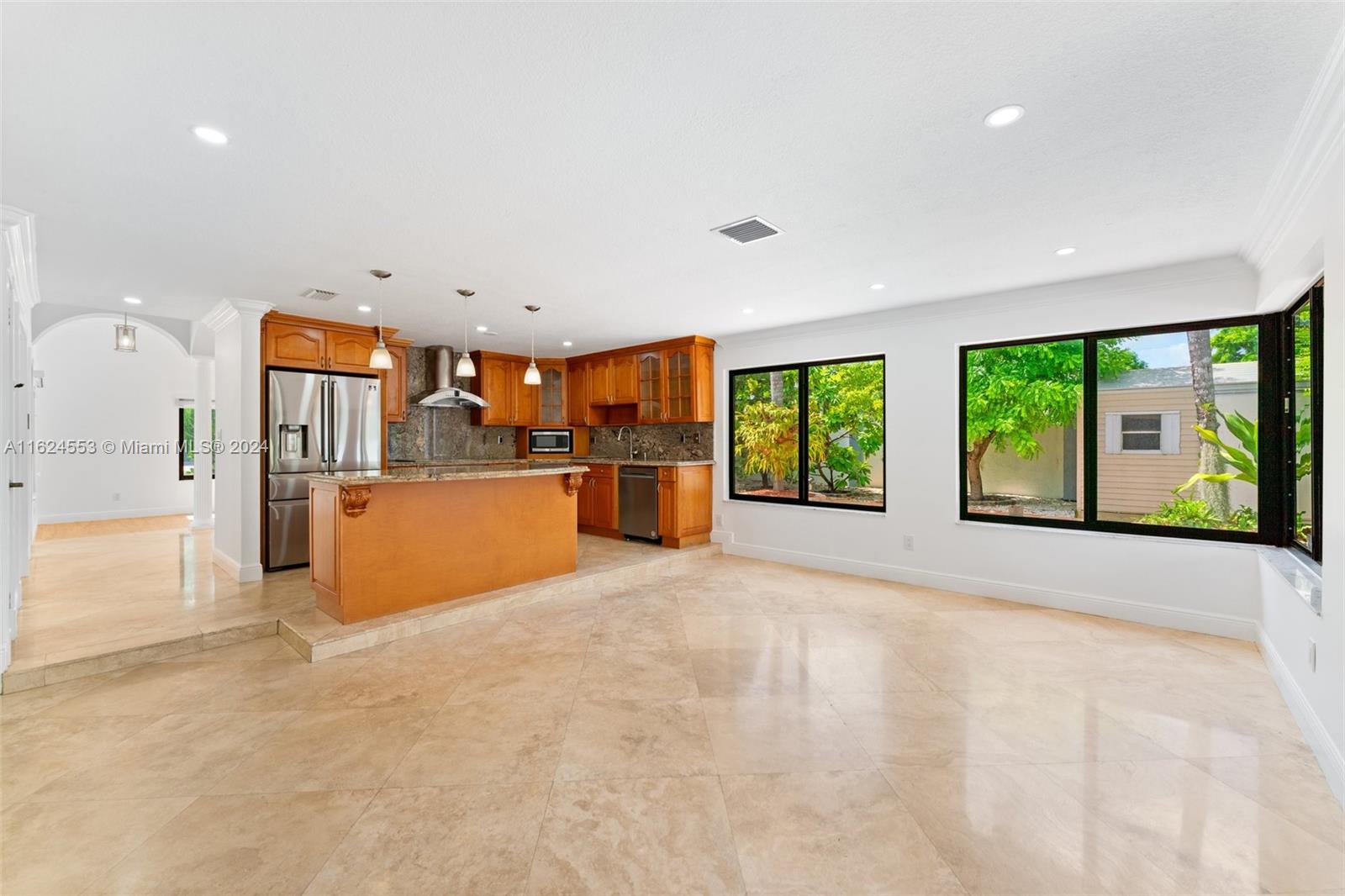 Listing Photo 12