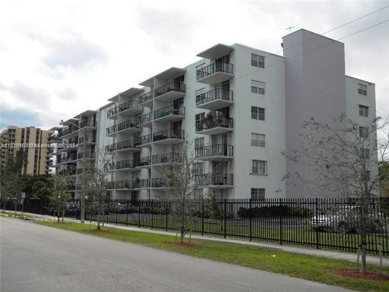 12500 NE 15 Ave #207, North Miami, Florida image 4