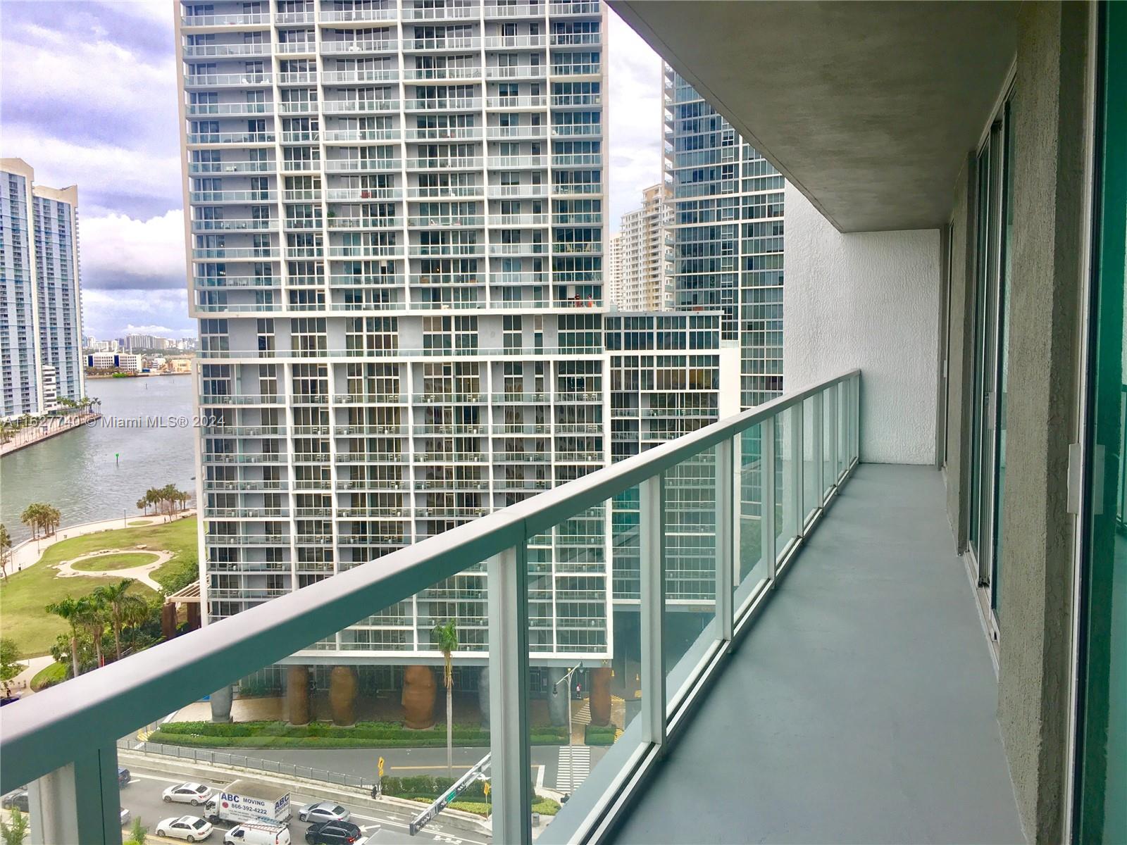 Well maintained 2 bed /2 bath in desirable 500 Brickell. Unit features: European kitchen with wood cabinets,
stainless steel appliances, marble baths, and balcony overlooking the downtown skyline; bldg. features advanced
technology "smart bldg.", pools, sport bar with plasma tv's, billiard, fitness center, male and female spas, sauna,
steam room, Jacuzzi, top floor pool/party room & bar and much more. Centrally located within walking distance to
financial center, restaurants, bars, Brickell Mary village. Parking space number 6038. Basic cable and internet
provided by the condo association.