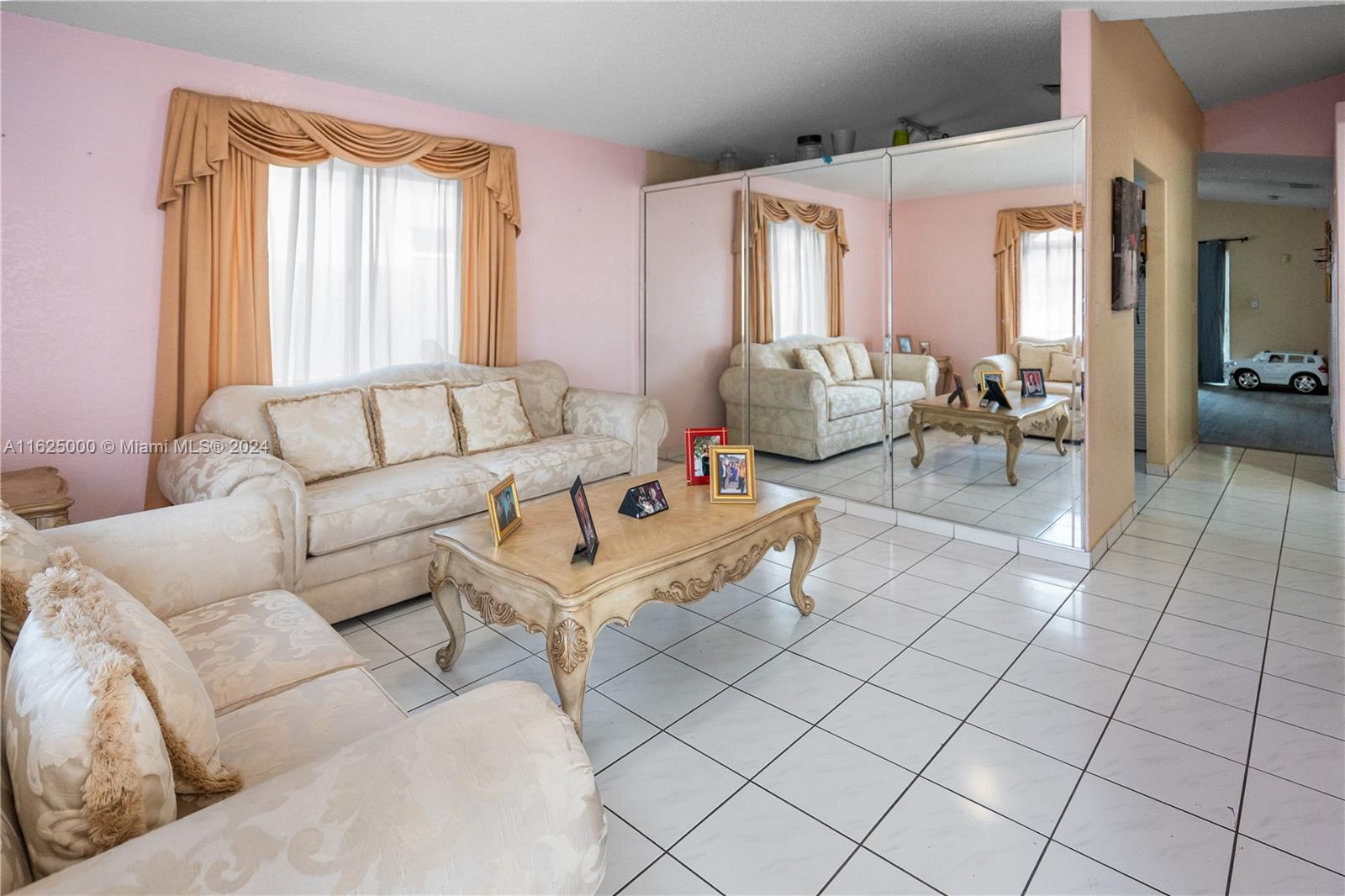 3583 W 72nd St, Hialeah, Florida image 4