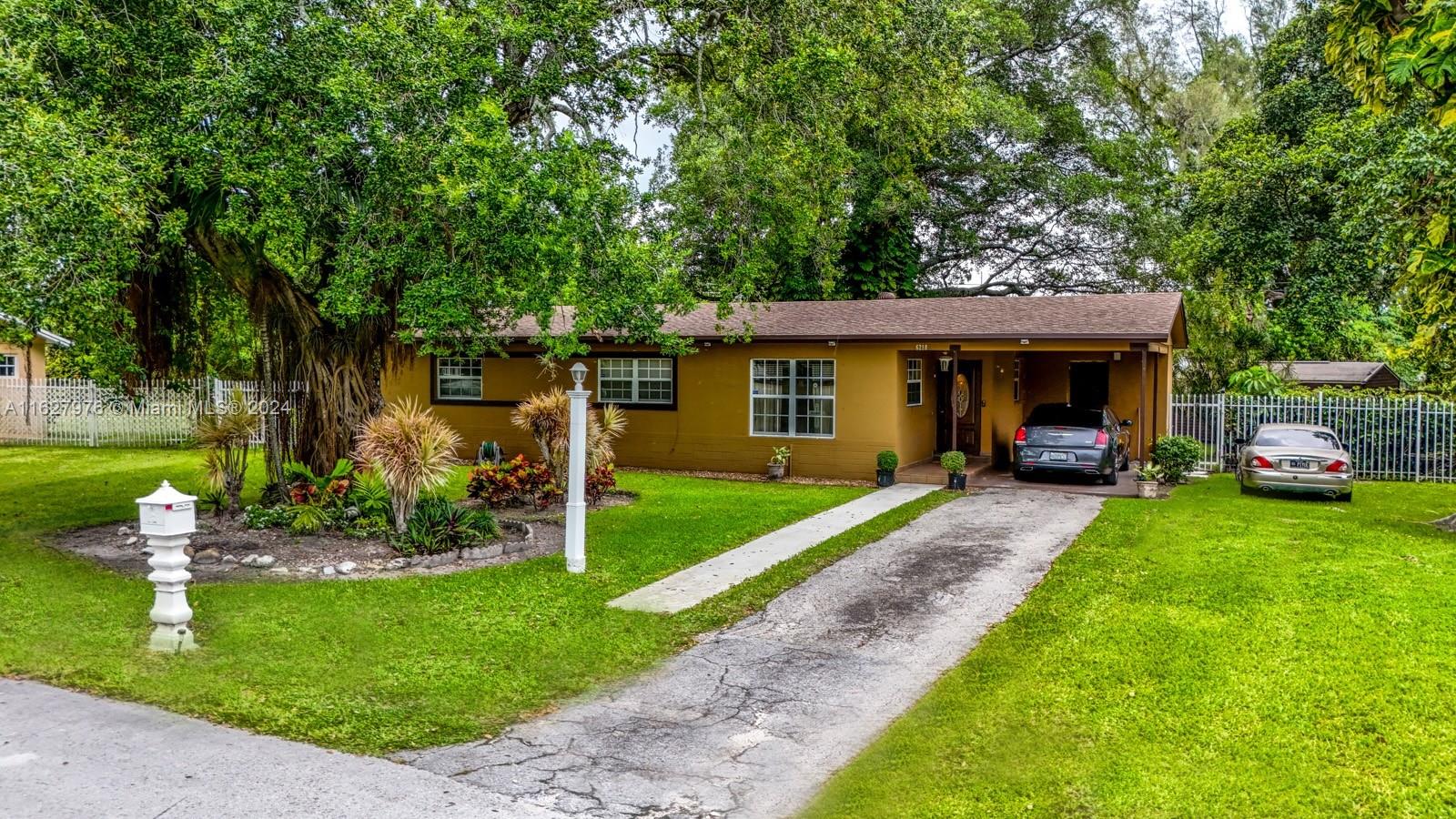 Welcome to this great property in the heart of South Miami! This single-family residence boasts 3 bedrooms and 2 bathrooms, perfect for comfortable family living. Situated in a prime location, you will find yourself just minutes away from the Dadeland Mall, the prestigious University of Miami, and Sunset Place. Families will appreciate the access to top-rated schools and numerous local landmarks, making this home an ideal choice for convenience and quality of life. One of the standout features of this property is its impressive lot size – the largest in the neighbourhood. With ample space, your backyard possibilities are endless, whether you envision a lush garden, a playground for the kids, or a luxurious outdoor entertaining area.