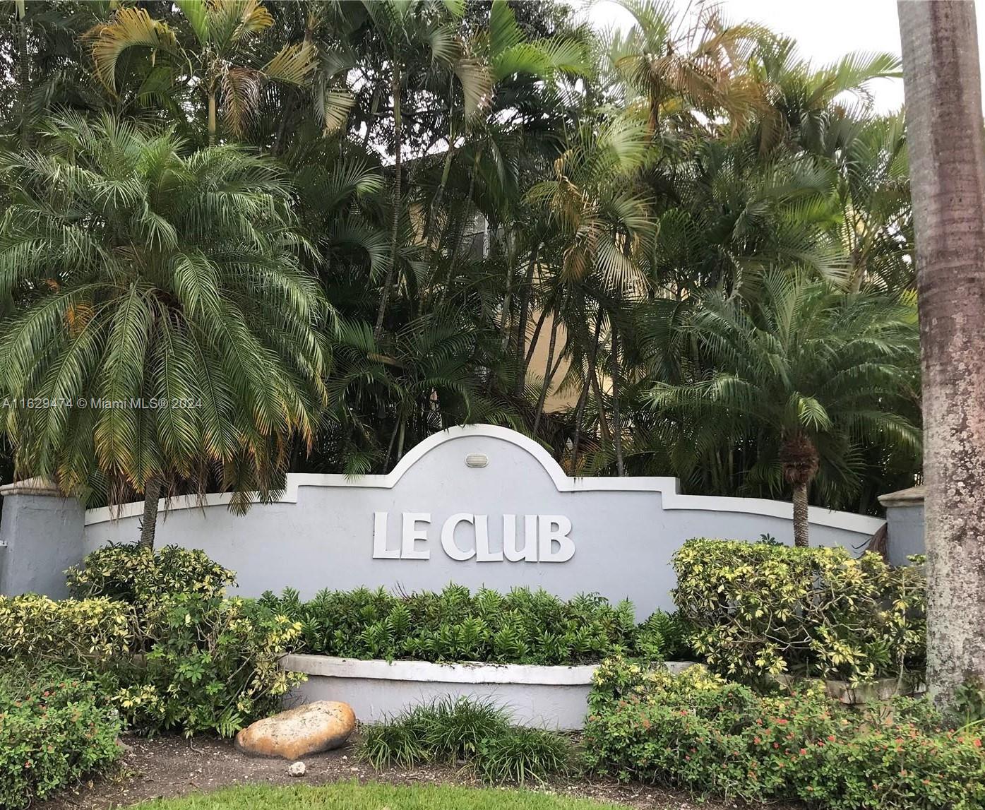 This spacious 1-bedroom apartment in Cutler Bay is move-in ready! It's located on the second floor and includes a washer and dryer inside the unit. Le Club offers resort-style living with amenities such as BBQ areas, tennis courts, a beautiful pool overlooking a scenic lake.