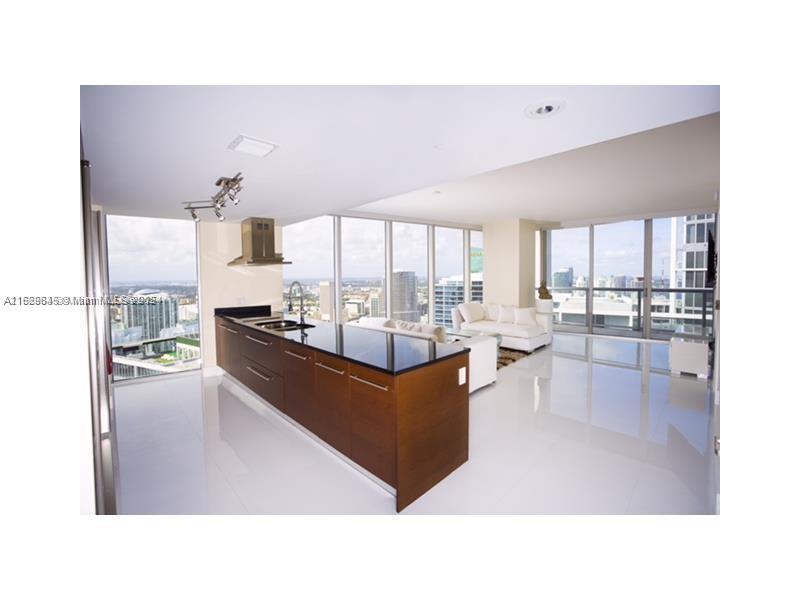 Beautiful Penthouse Corner Unit with 10 Ceiling. Floor to Ceiling Windows, porcelain floor, Top of the line appliances. Amazing view to Biscayne Bay, Downtown and Ocean. The Icon Complex offers 5star amenities, and restaurants. Easy to show!